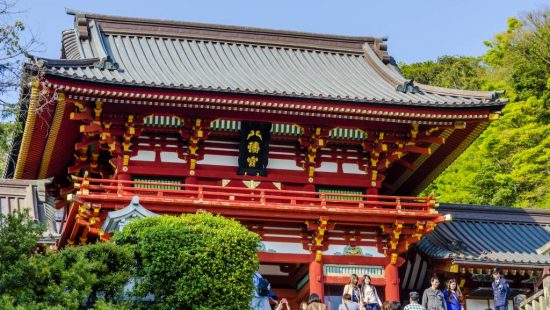 Tsurugaoka-Hachimangu-shrine-Kamakura-iStock-500161832-korkusung-1024x600